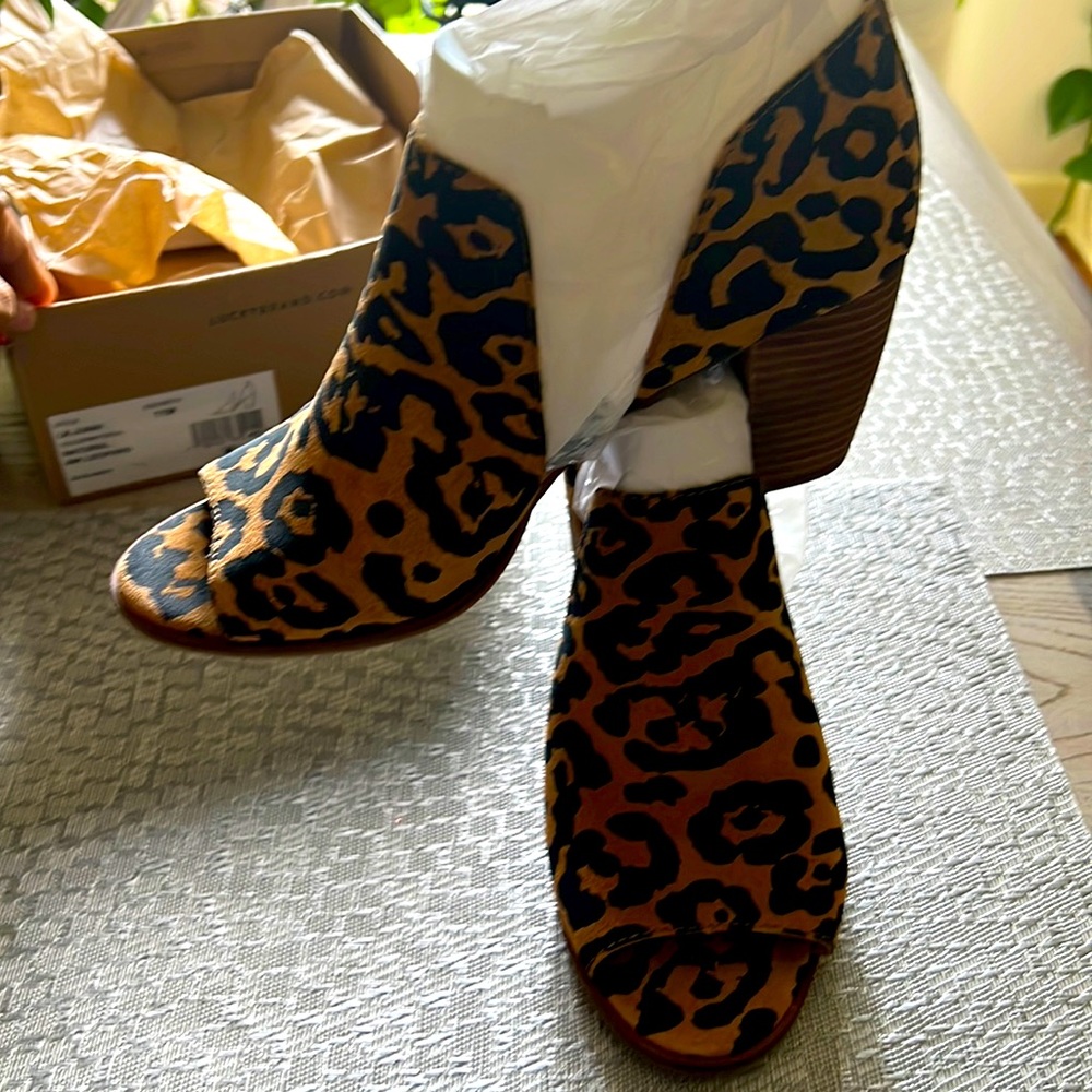 Spanking brand new Lucky Natural sink Leopard shoes! Never worn! Size 11! FAB